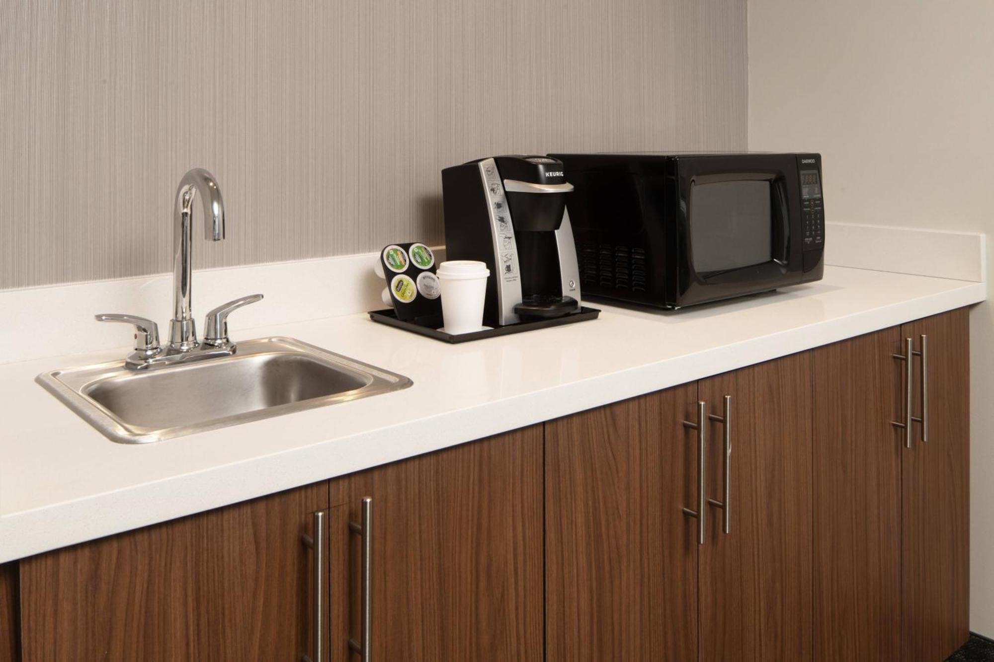 Отель Courtyard By Marriott Lafayette South Экстерьер фото