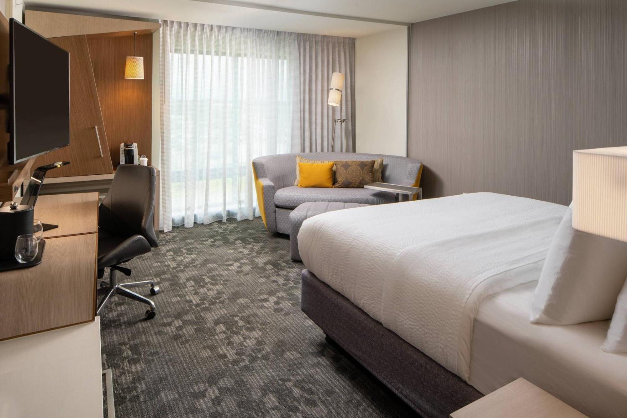 Отель Courtyard By Marriott Lafayette South Экстерьер фото