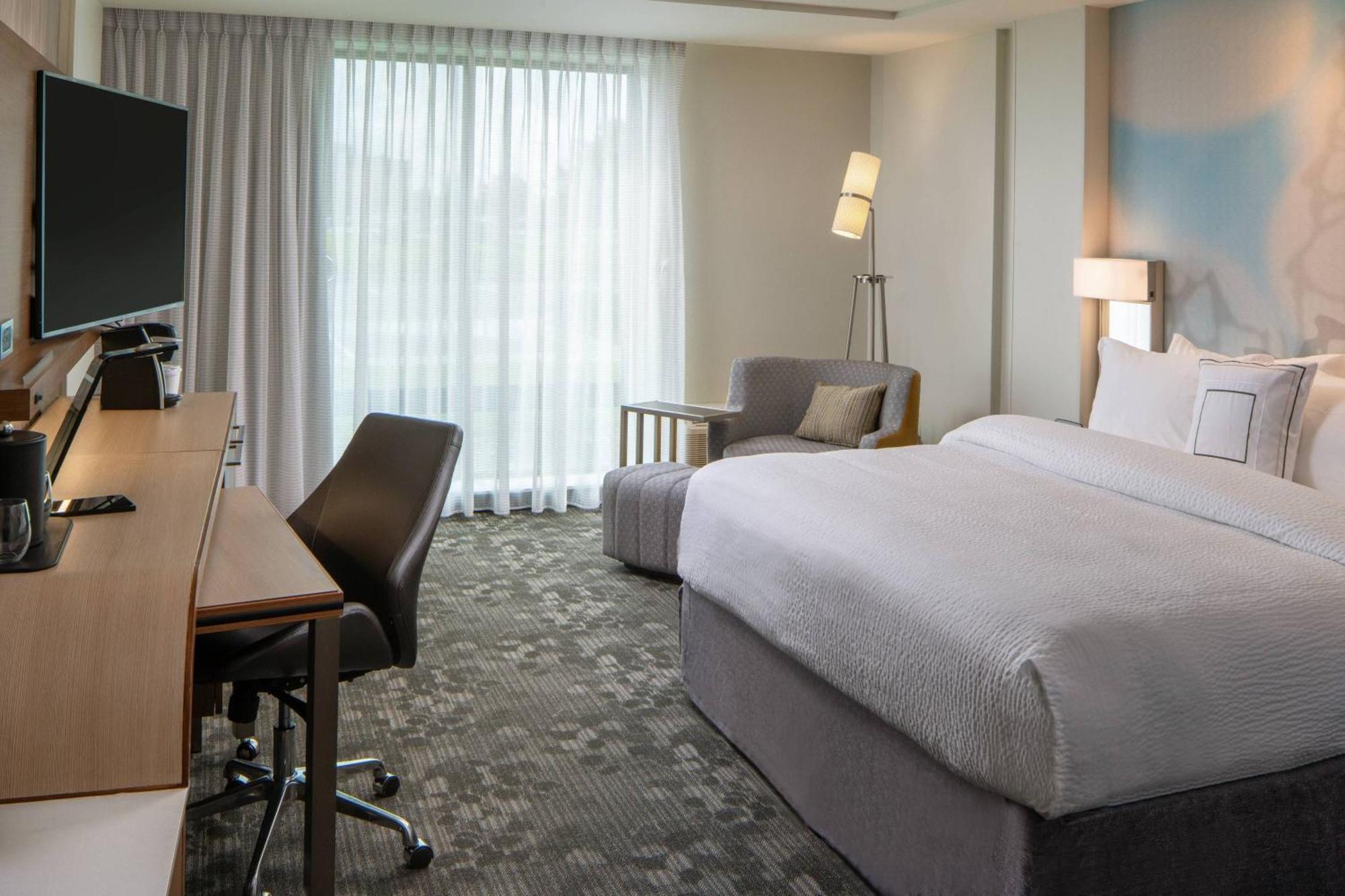 Отель Courtyard By Marriott Lafayette South Экстерьер фото