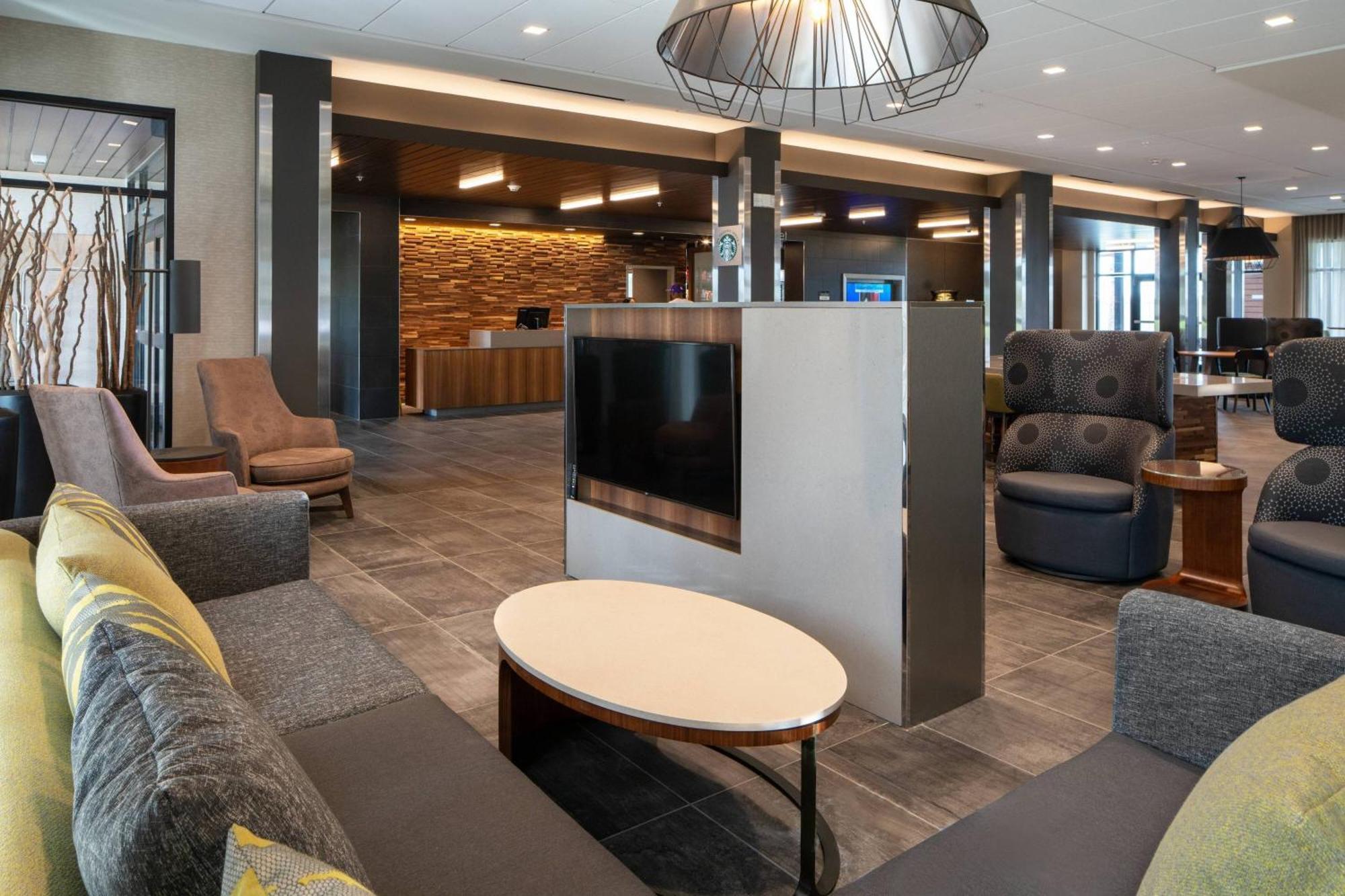 Отель Courtyard By Marriott Lafayette South Экстерьер фото